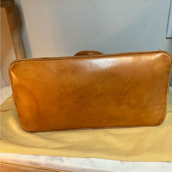 Louis Vuitton Brown Monogram Handbag - Picture 5 of 16